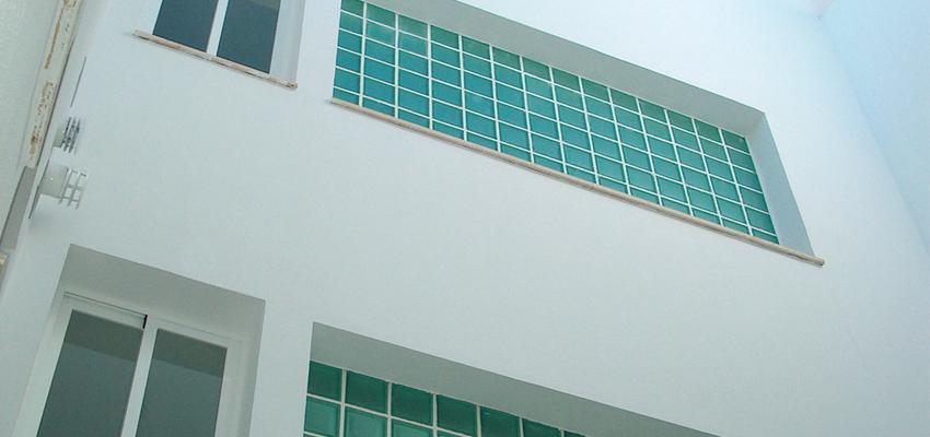 Exterior style moderno color blanco  diseñado por Miguel Garcia de Veas Lovillo | Arquitecto 