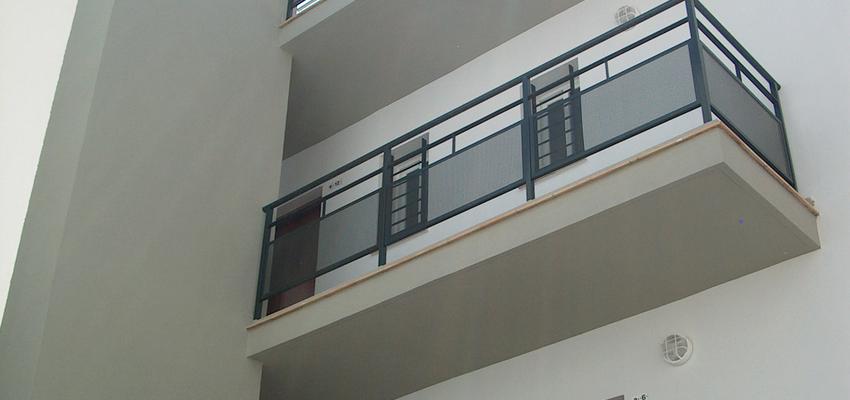 Balcon, Exterior Estilo moderno Color beige, blanco, negro  diseñado por Miguel Garcia de Veas Lovillo | Arquitecto 