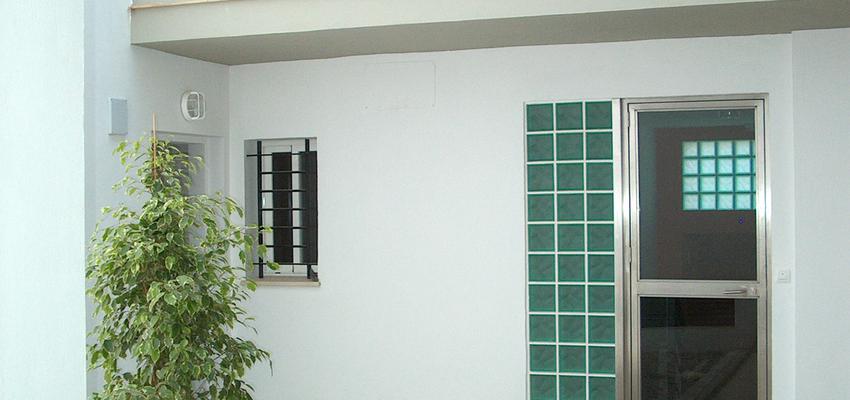 Exterior style moderno color beige, blanco  diseñado por Miguel Garcia de Veas Lovillo | Arquitecto 