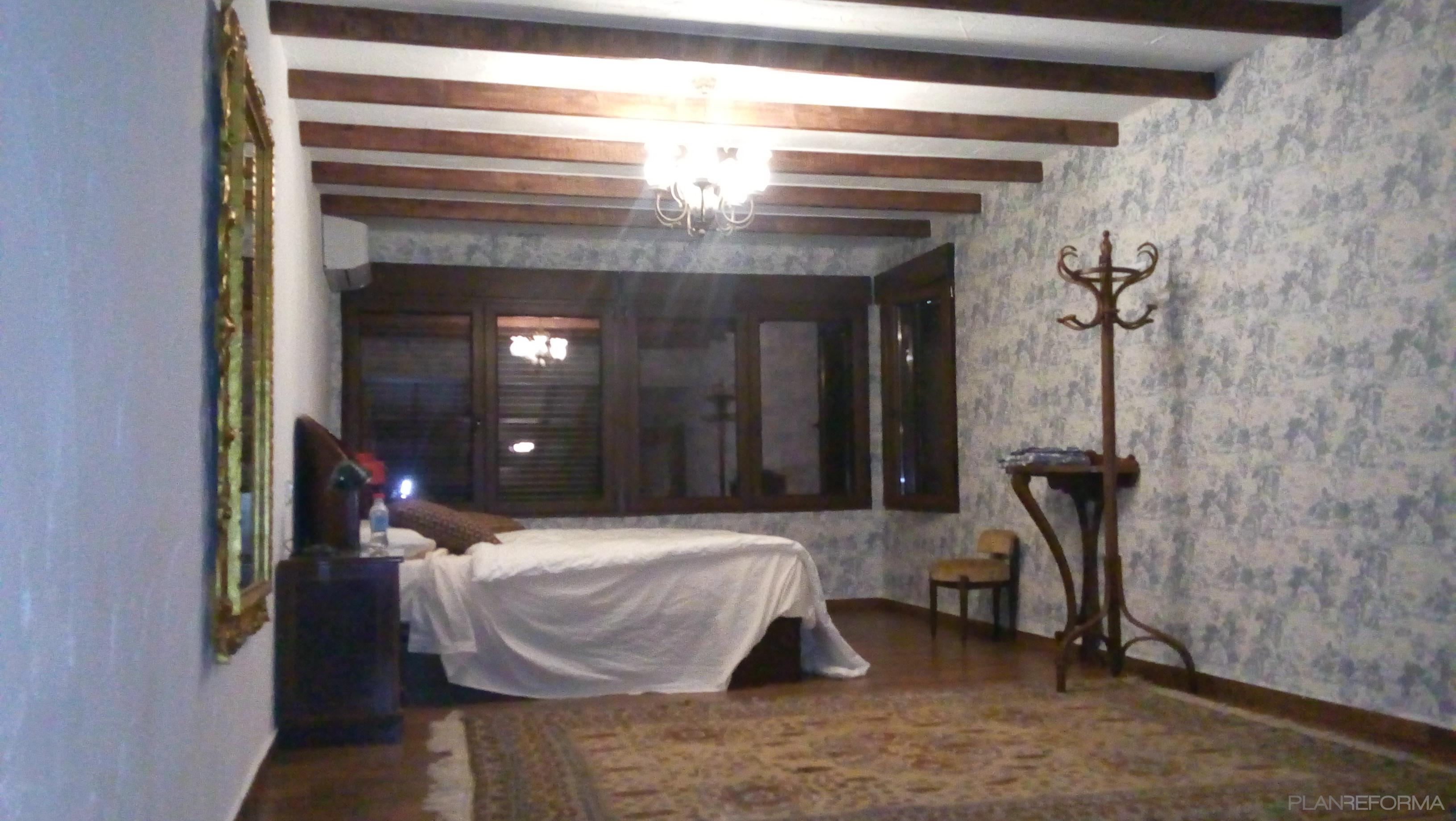 Dormitorio Estilo rustico Color rojo  diseñado por Andreu | Gremio | Copyright si