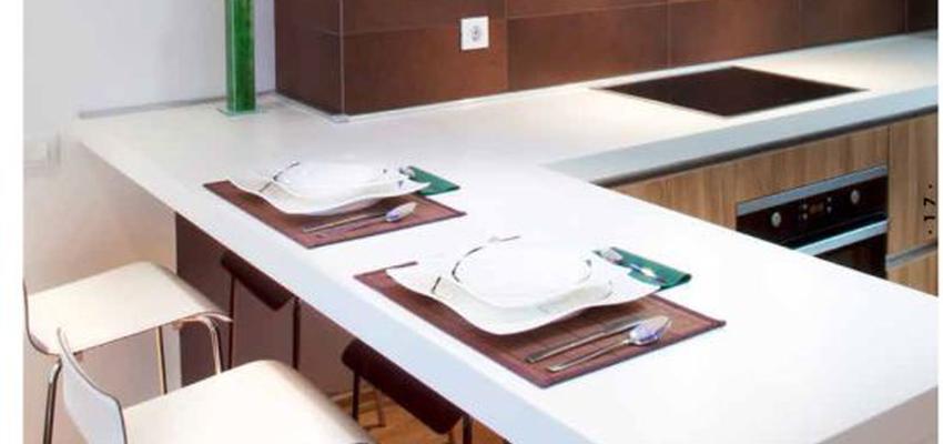 Cocina style contemporaneo color marron, marron, blanco  diseñado por Pujol iluminacion | Marca colaboradora | Copyright Iluminación Pujol
