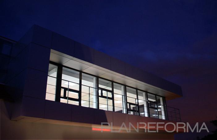 Exterior style contemporaneo color amarillo, gris  diseñado por OPTA ARQUITECTOS | Arquitecto | Copyright opta arquitectos
