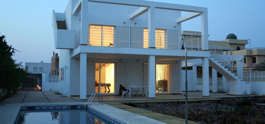 Balcon, Piscina, Porche, Escalera, Exterior, Jardin style contemporaneo color marron, blanco, gris  diseñado por OPTA ARQUITECTOS | Arquitecto | Copyright opta arquitectos