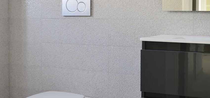 Baño Estilo contemporaneo Color rosa, gris, negro  diseñado por sastreandsastre | Arquitecto 