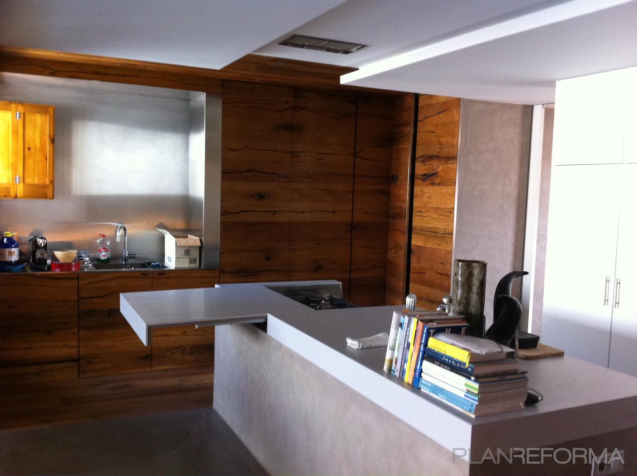 Cocina Estilo moderno Color azul oscuro  diseñado por CECILIA CORBIN OGALLAR | Arquitecto | Copyright si