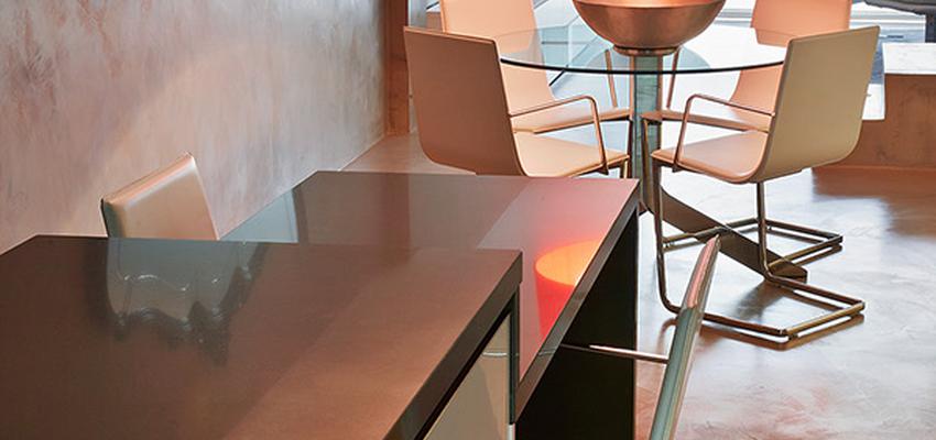 Cocina Estilo contemporaneo Color rojo, blanco, gris  diseñado por Jordi Sagalés | Arquitecto 