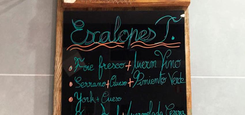 Exterior Estilo rustico Color rosa, ocre, turquesa  diseñado por Maria Ramos Moreno | Interiorista 