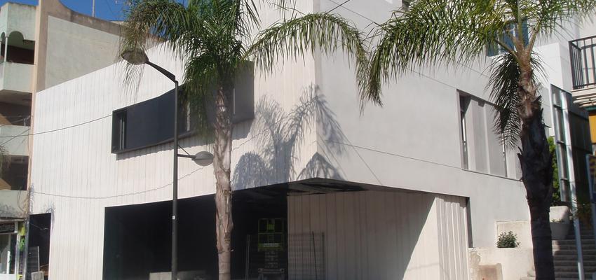 Exterior style moderno color blanco  diseñado por Ivón Omar Fernández Muñoz | Arquitecto Técnico 