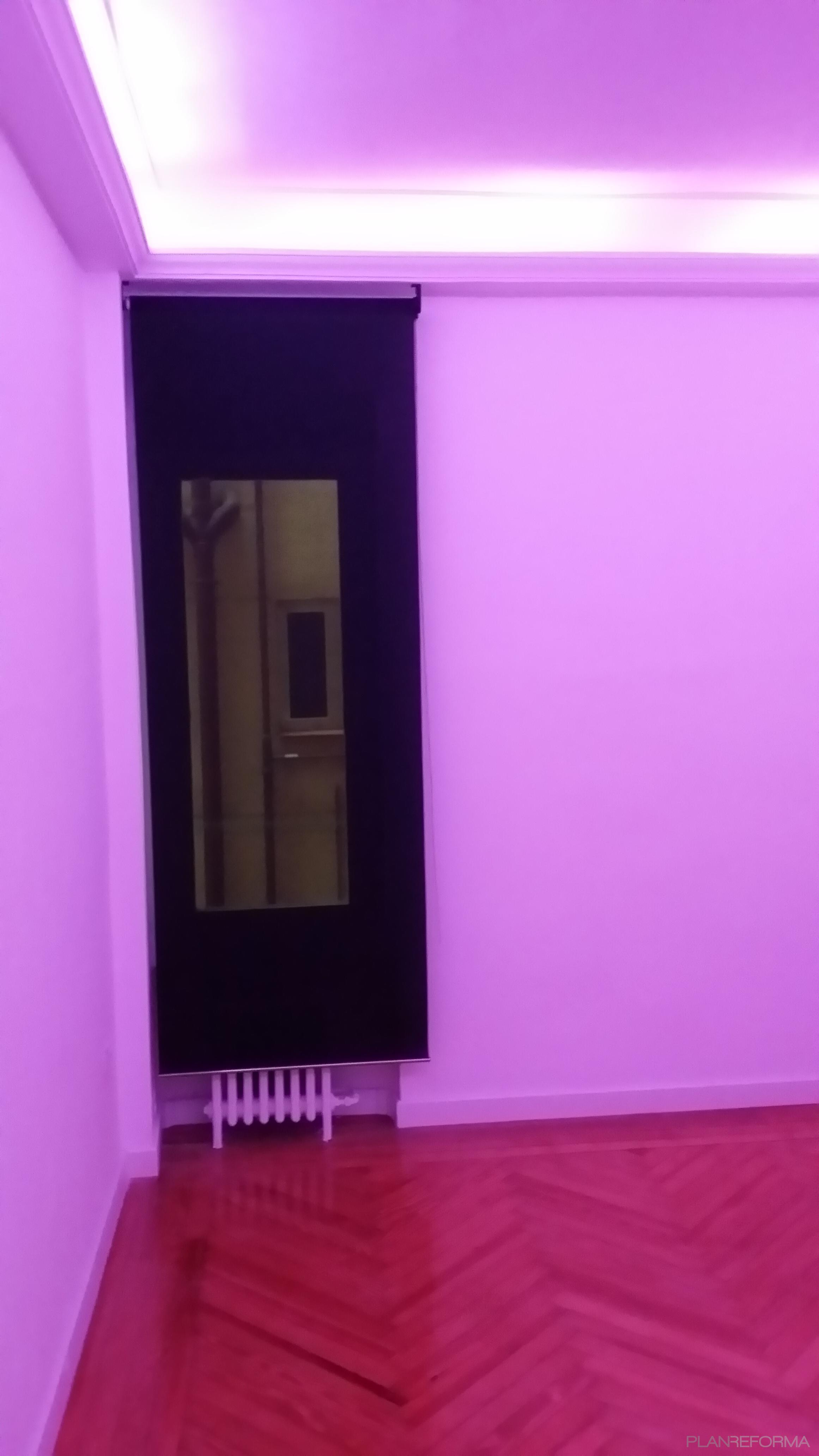 Vestibulo style contemporaneo color violeta  diseñado por José María Mazón Jurado | Ingeniero 