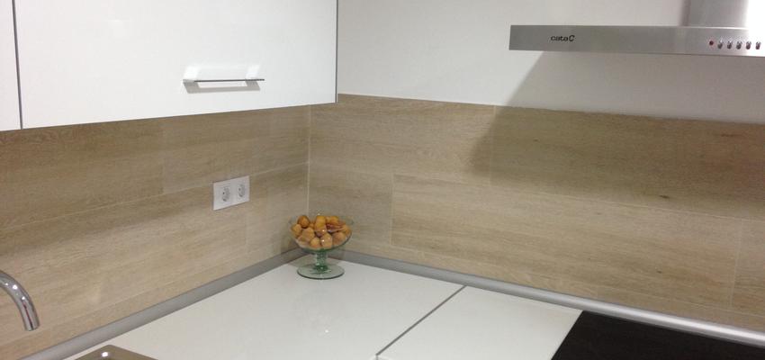 Cocina Estilo contemporaneo Color amarillo, beige, blanco  diseñado por JUAN CARLOS REGADERA ALCAZAR | Gremio 