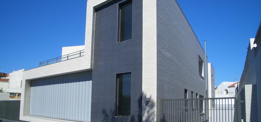 Exterior style moderno color blanco, gris  diseñado por Luis | Arquitecto 