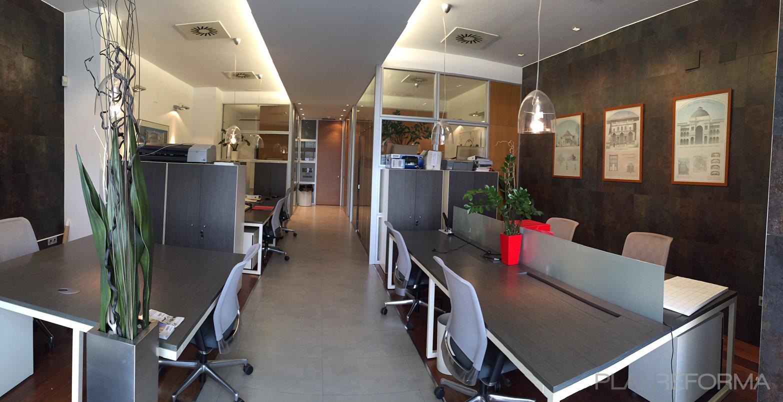 Oficina Estilo moderno Color marron, blanco, gris, gris, plateado  diseñado por ECOM, Onofre Miguel Construcción | Arquitecto | Copyright Sí