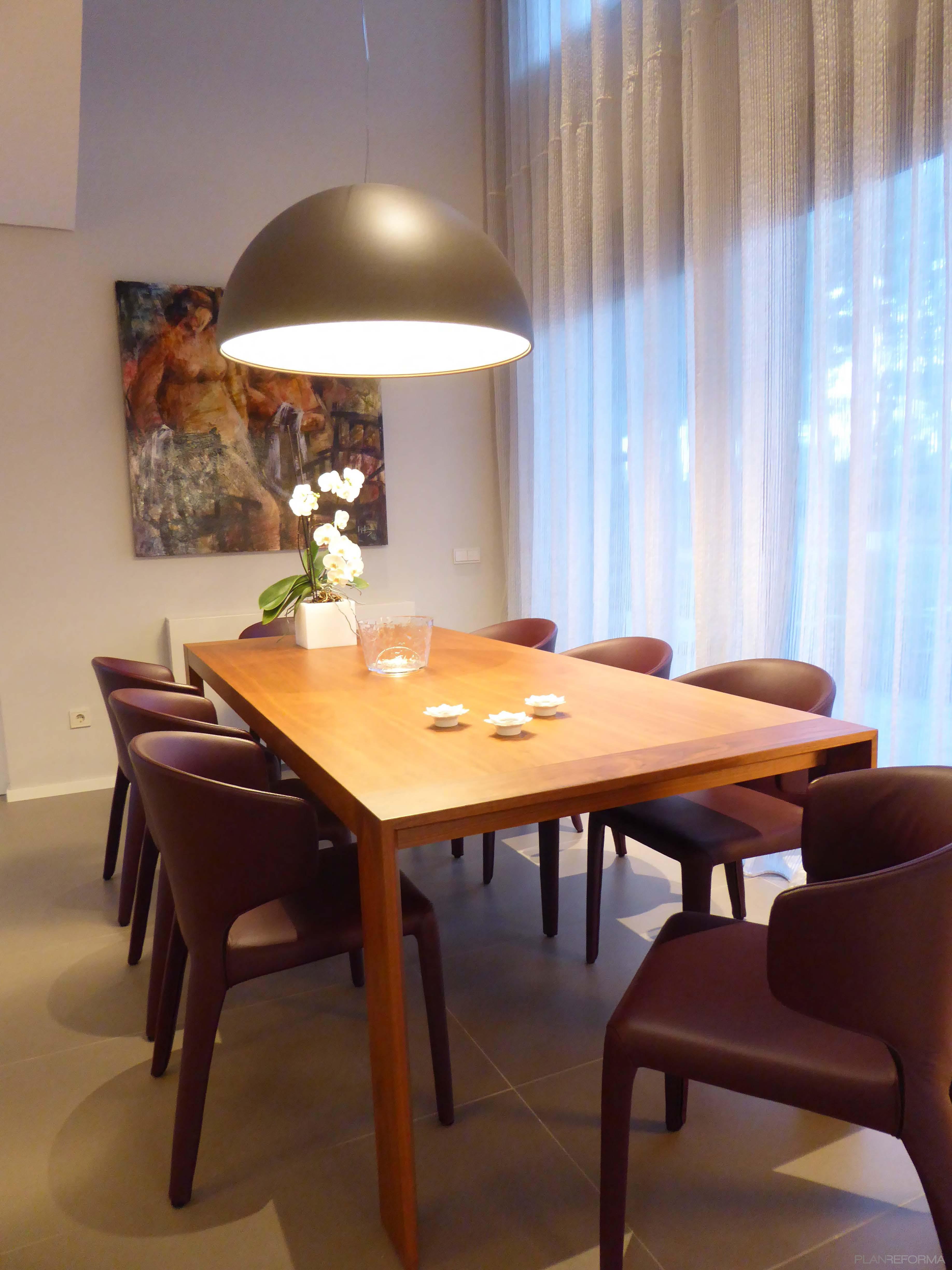 Comedor Estilo moderno Color rojo, marron, beige, blanco  diseñado por ECOM, Onofre Miguel Construcción | Arquitecto | Copyright Sí