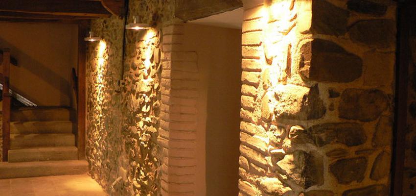 Recibidor, Escalera style rustico color marron, amarillo  diseñado por Carles Pagès | Arquitecto Técnico 