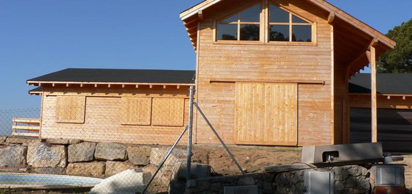 Exterior style tradicional color marron  diseñado por Carles Pagès | Arquitecto Técnico 