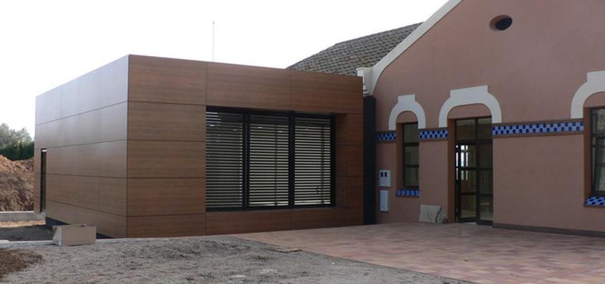 Exterior style moderno color marron, beige, blanco  diseñado por Carles Pagès | Arquitecto Técnico 