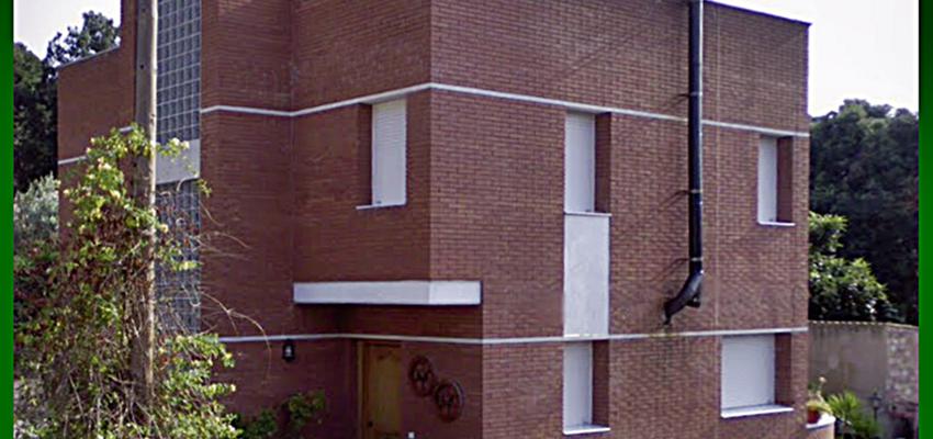 Exterior Estilo contemporaneo Color rojo, blanco, gris  diseñado por B2 AC, S.L. | Gremio | Copyright Propietario