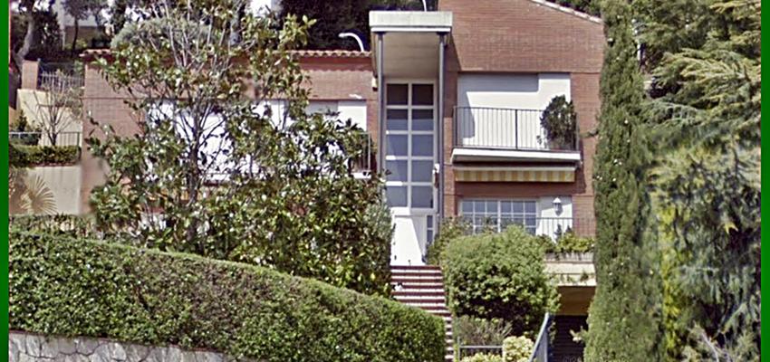 Exterior Estilo contemporaneo Color rojo, gris, plateado  diseñado por B2 AC, S.L. | Gremio | Copyright Propietario