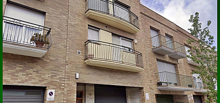 Exterior Estilo contemporaneo Color marron, amarillo, azul oscuro  diseñado por B2 AC, S.L. | Gremio | Copyright Propietario