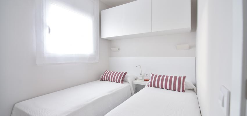 Dormitorio Estilo moderno Color rosa, blanco, gris  diseñado por Goko | Arquitecto 