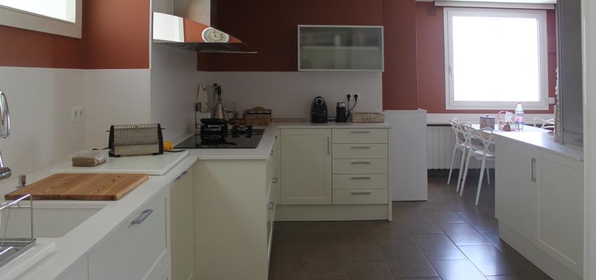 Cocina Estilo contemporaneo Color marron, beige, blanco  diseñado por Mireia | Arquitecto 