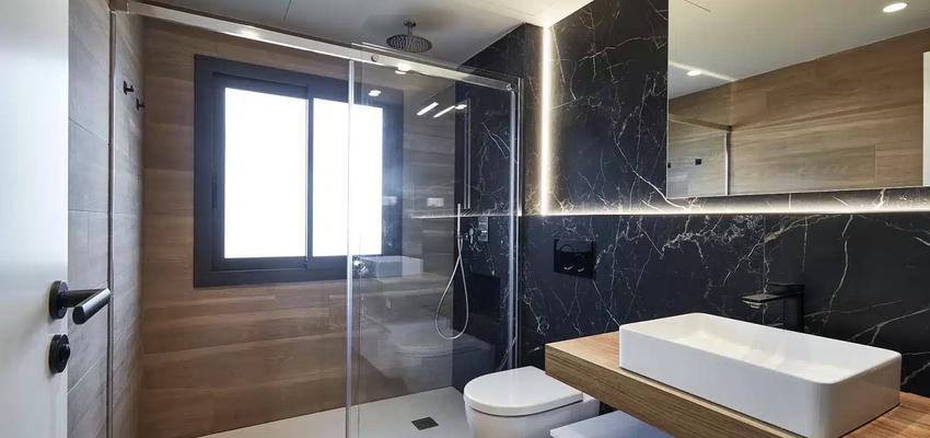 Baño Estilo moderno Color ocre, blanco, negro  diseñado por Selarom Studio | Reformista, constructor | Copyright © SELAROM STUDIO 322 S.L. Todos los derechos reservados.