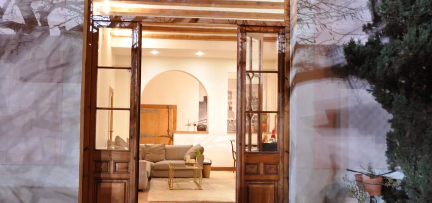 Exterior style rustico color marron, marron, blanco  diseñado por Andrea Soto Garcia | Interiorista 