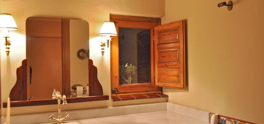 Baño style rustico color azul, beige, marron, blanco  diseñado por Andrea Soto Garcia | Interiorista 