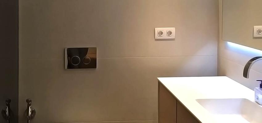 Baño Estilo contemporaneo Color marron, marron, blanco  diseñado por Creative Bcn | Arquitecto 