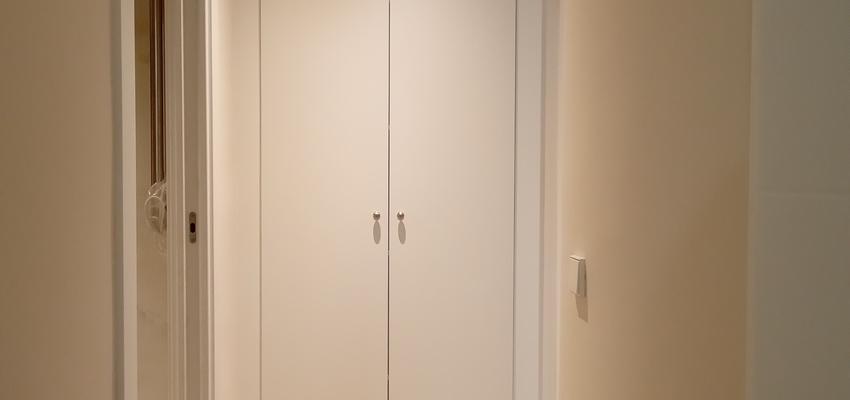 Pasillo Estilo moderno Color naranja, gris  diseñado por Darquitecture | Reformista, constructor | Copyright Sí, lo soy