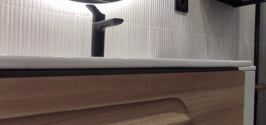 Baño Estilo moderno Color beige, gris oscuro, negro  diseñado por Nodo Concept | Reformista, constructor | Copyright Sí, lo soy