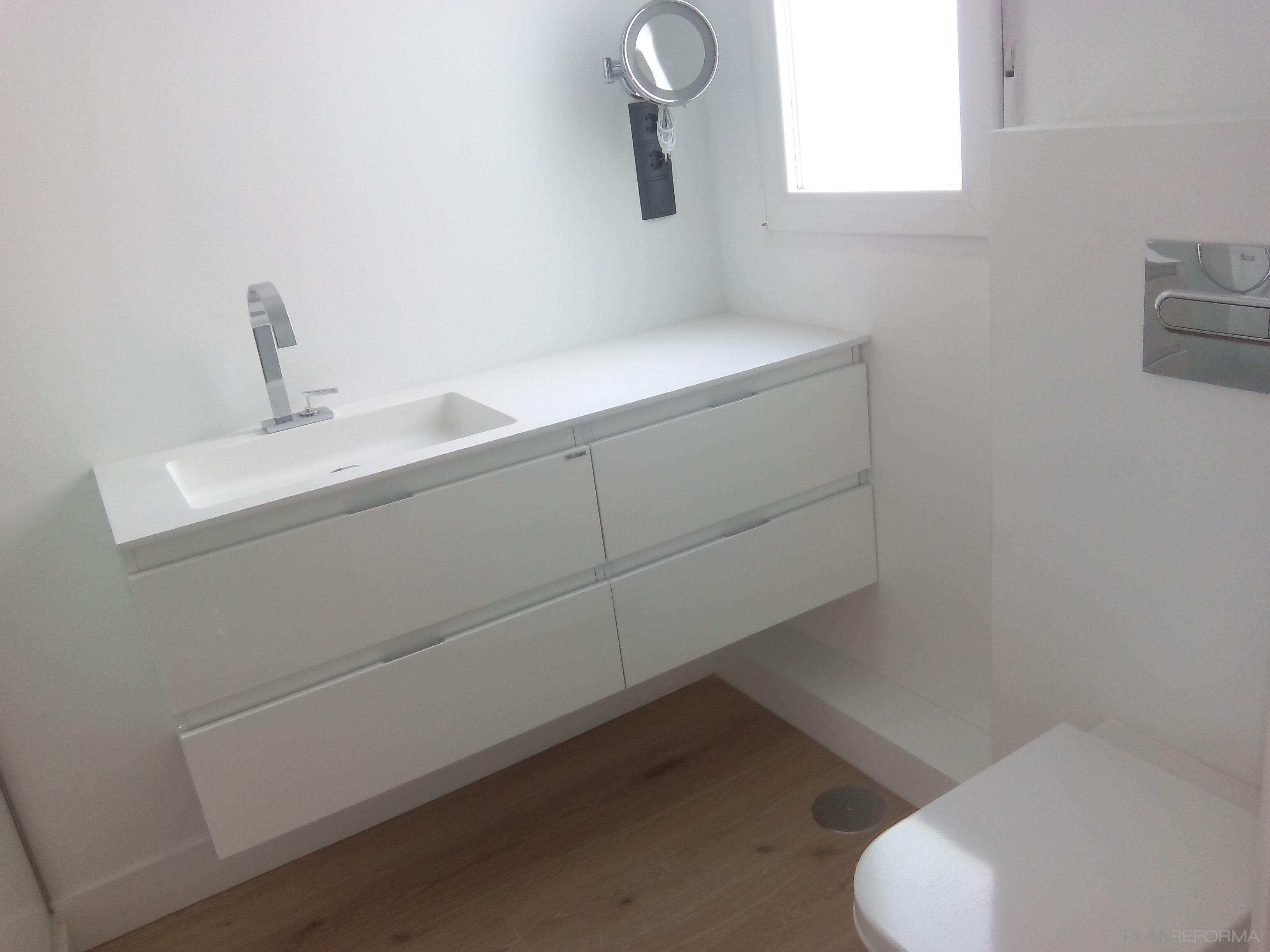 Baño style moderno color marron, blanco, gris  diseñado por Maite Sanz Rodríguez | Arquitecto Técnico 