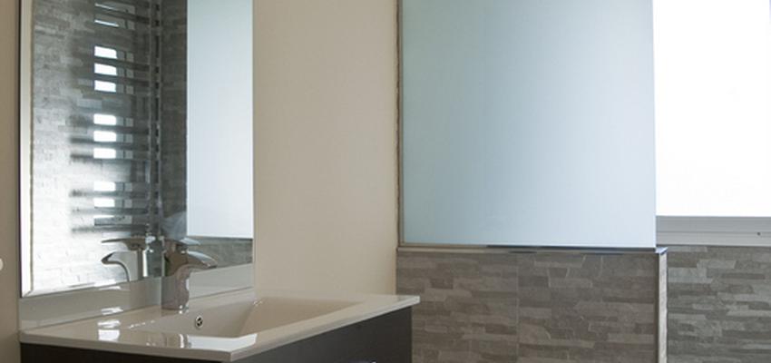 Baño Estilo moderno Color beige, blanco, gris, gris  diseñado por ERALONSO ARQUITECTOS | Arquitecto | Copyright Propietario de la foto