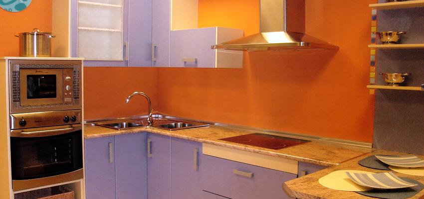 Cocina style vintage color marron, ocre, azul, blanco  diseñado por Reformahogar | Gremio | Copyright Reforma Hogar 