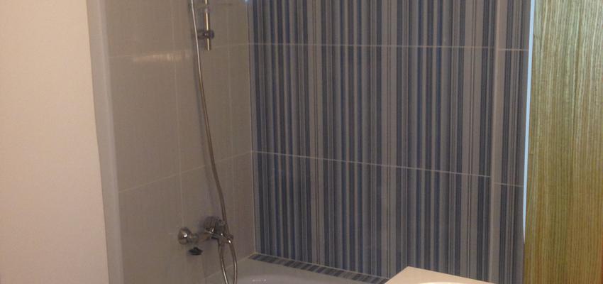 Baño Estilo moderno Color azul, beige, blanco  diseñado por Redefor | Gremio | Copyright Soy propietario