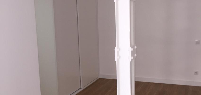 Dormitorio Estilo clasico Color marron, blanco  diseñado por Redefor | Gremio 