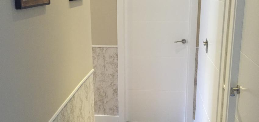 Pasillo Estilo contemporaneo Color ocre, blanco, gris  diseñado por Redefor | Gremio 