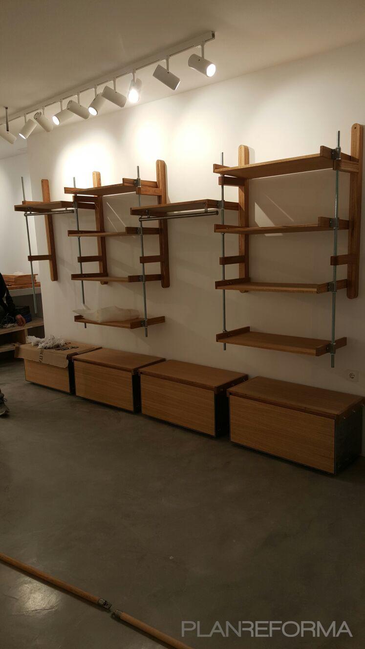 Tienda Estilo contemporaneo Color beige, marron, gris  diseñado por EBStudio | Arquitecto | Copyright Tienda en Cirilo Amoros