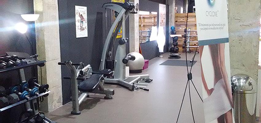 Gimnasio Estilo moderno Color blanco  diseñado por EBStudio | Arquitecto | Copyright Centro deportivo