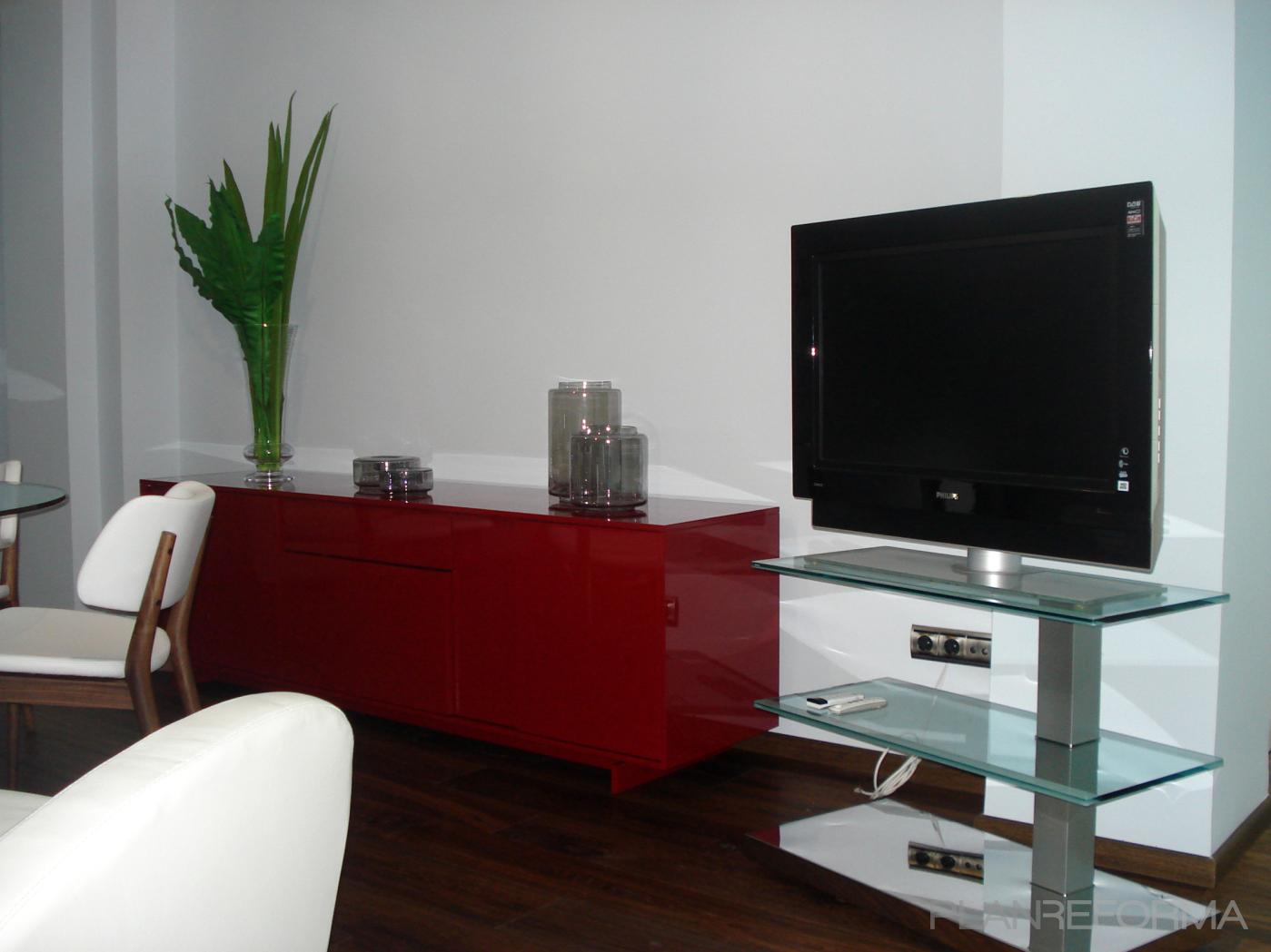 Comedor Estilo contemporaneo Color rojo, marron, blanco  diseñado por David y Luis Miguel | Interiorista | Copyright L'AGABE