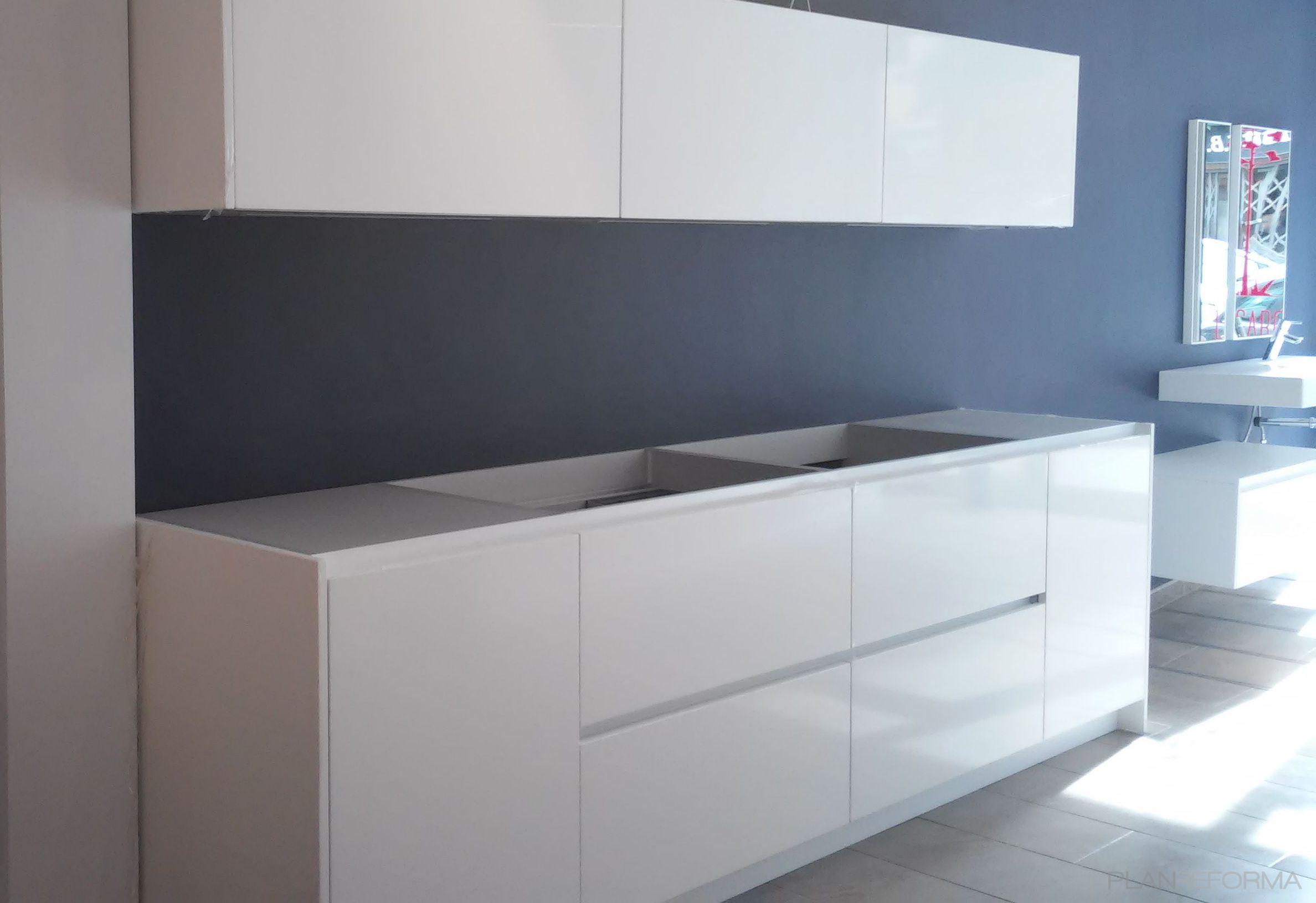 Baño, Cocina Estilo contemporaneo Color beige, blanco, gris  diseñado por David y Luis Miguel | Interiorista | Copyright L'AGABE