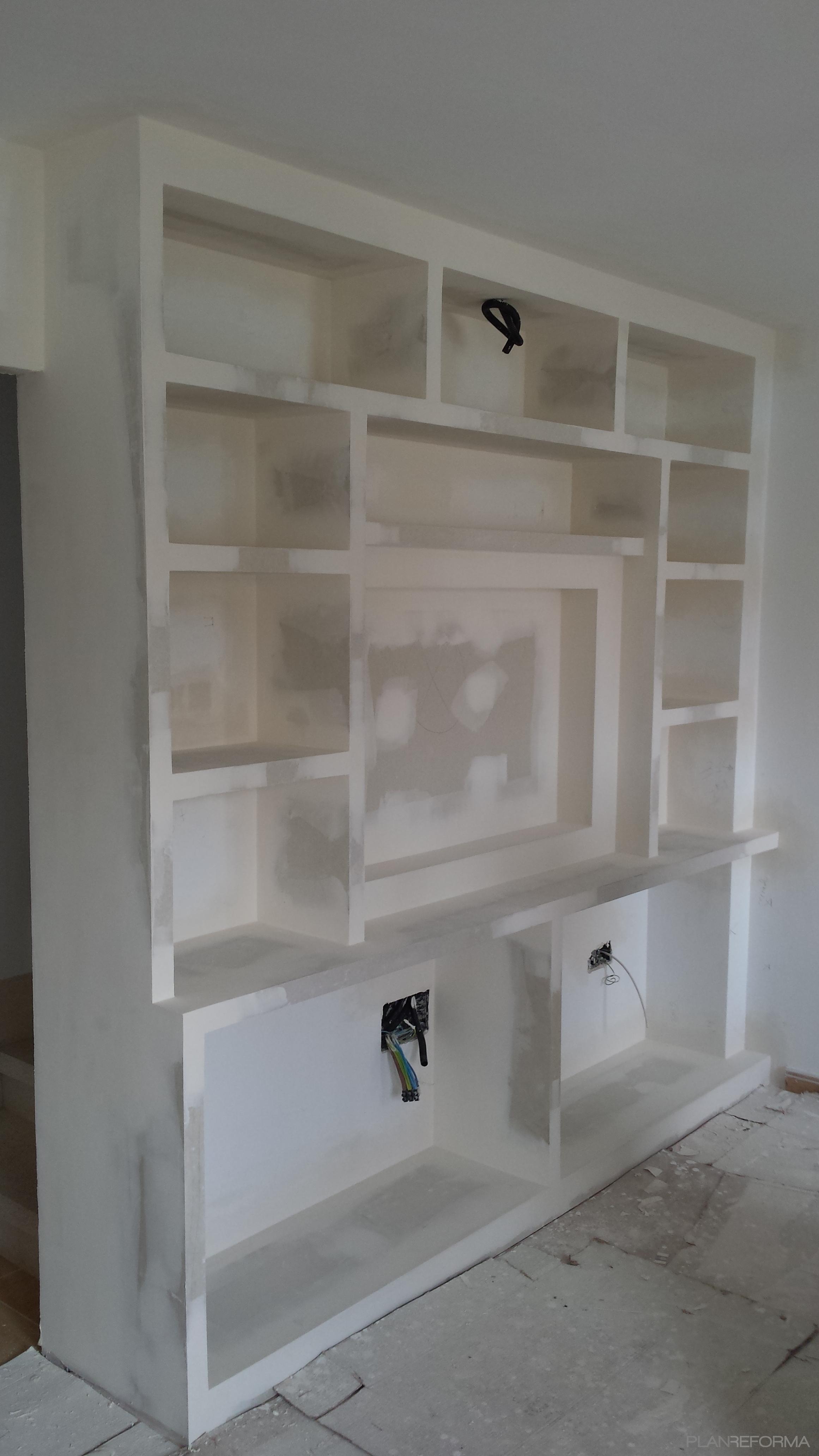 Sala de la TV Estilo moderno Color beige, beige, gris  diseñado por J.C.Sandín. | Gremio 