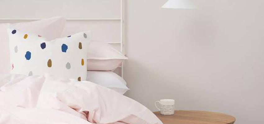 Dormitorio style contemporaneo color rosa, marron, blanco  diseñado por Eva Ayuso | Interiorista 