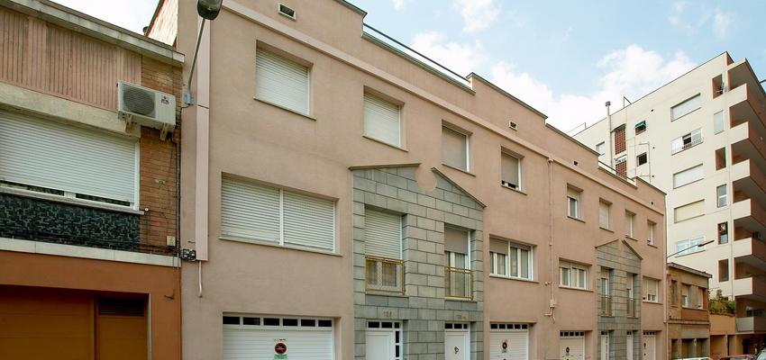 Exterior style contemporaneo color rosa, gris  diseñado por PERE HOMET SITJES | Arquitecto 
