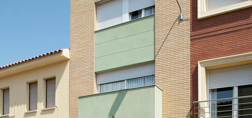 Recibidor, Balcon, Exterior style contemporaneo color verde, beige  diseñado por PERE HOMET SITJES | Arquitecto 