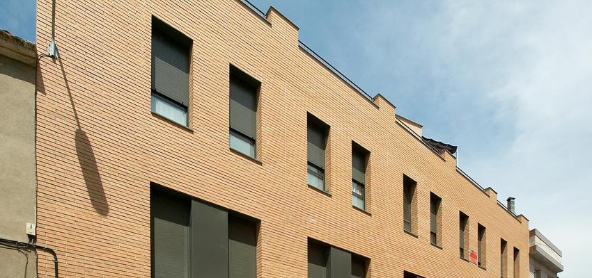 Exterior style contemporaneo color ocre, gris  diseñado por PERE HOMET SITJES | Arquitecto 