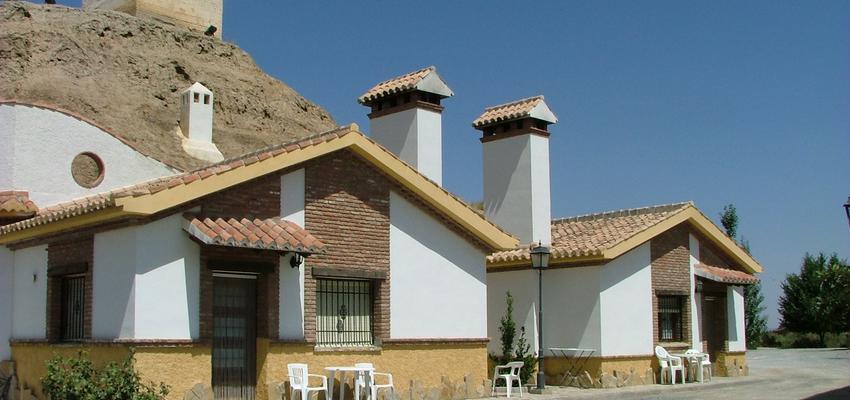 Exterior style rustico color marron, marron, blanco  diseñado por Daniel J. Saldaña López | Arquitecto 