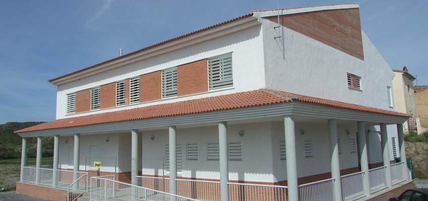 Exterior style contemporaneo color marron, blanco  diseñado por Daniel J. Saldaña López | Arquitecto 