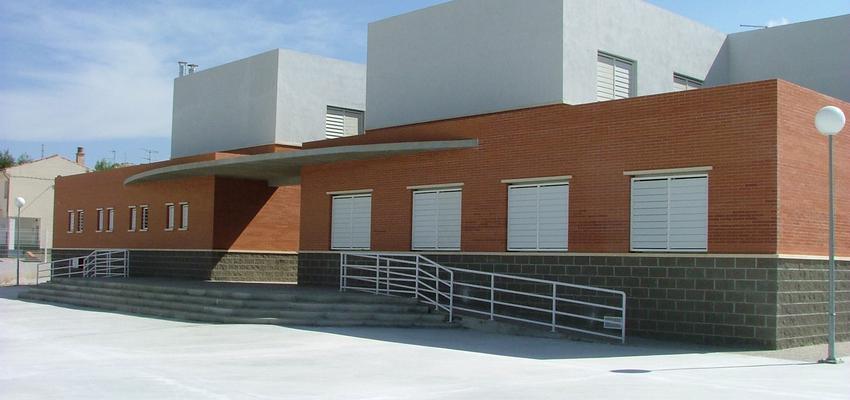 Recibidor, Escalera, Exterior style contemporaneo color marron, blanco, gris  diseñado por Daniel J. Saldaña López | Arquitecto 