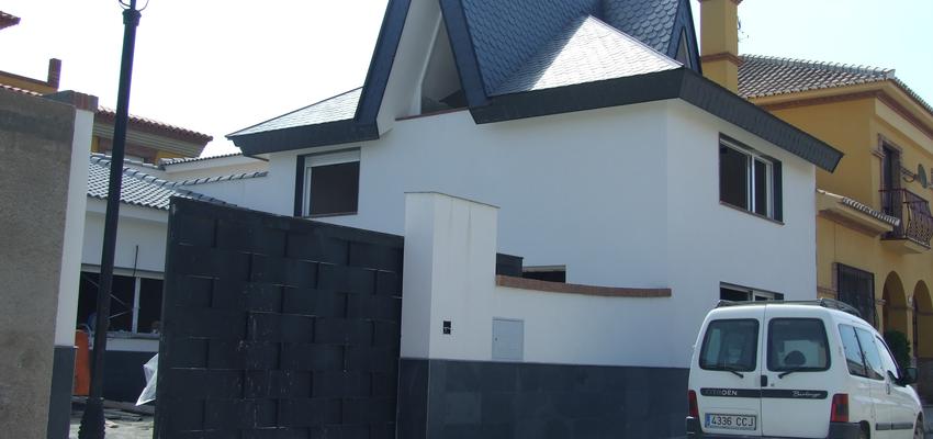 Recibidor, Exterior style moderno color blanco, gris  diseñado por Daniel J. Saldaña López | Arquitecto 